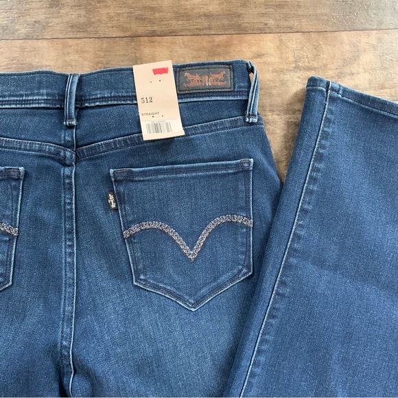 New Levi’s straight slimming jeans - Picture 8 of 9